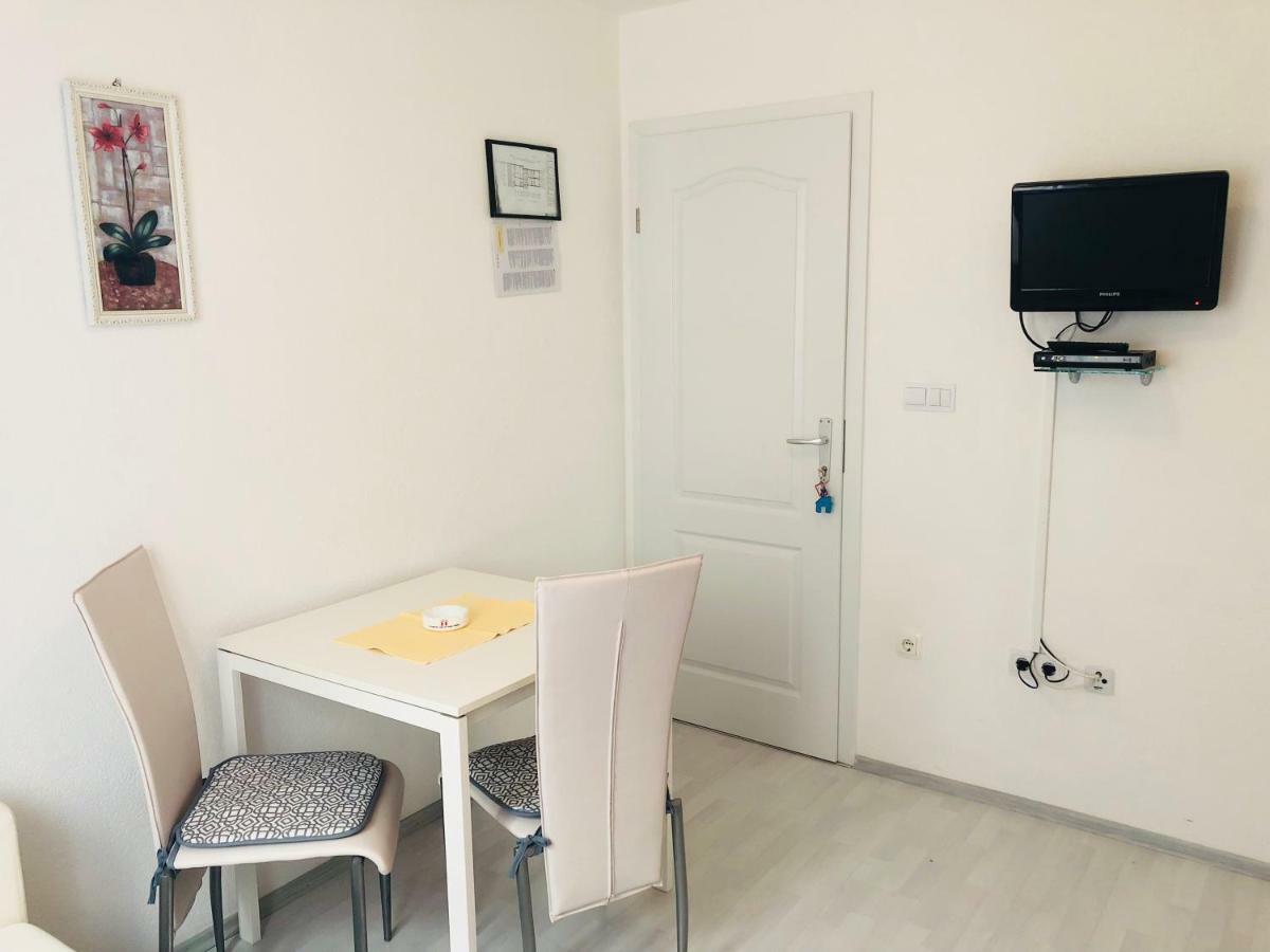 Guest House Jadro Ровин Екстериор снимка