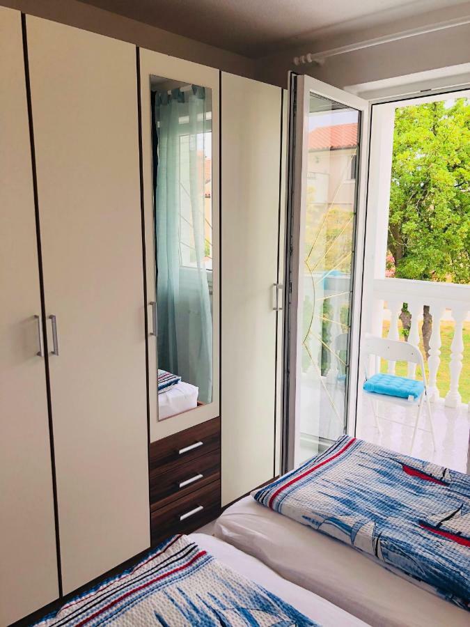 Guest House Jadro Ровин Екстериор снимка