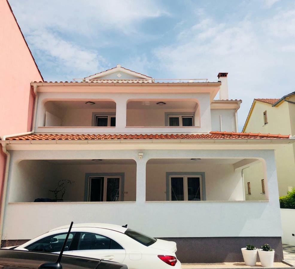 Guest House Jadro Ровин Екстериор снимка